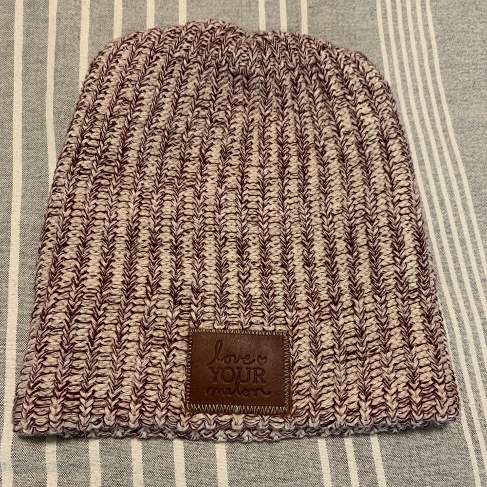 LIVE YOUR MELON Maroon speckled beanie